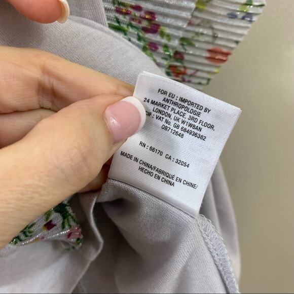 Anthro Vanessa Virginia Indak Gray Floral Top - Picture 6 of 9